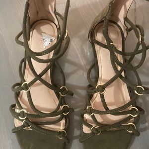 Cato sandals olive green with gold zipper